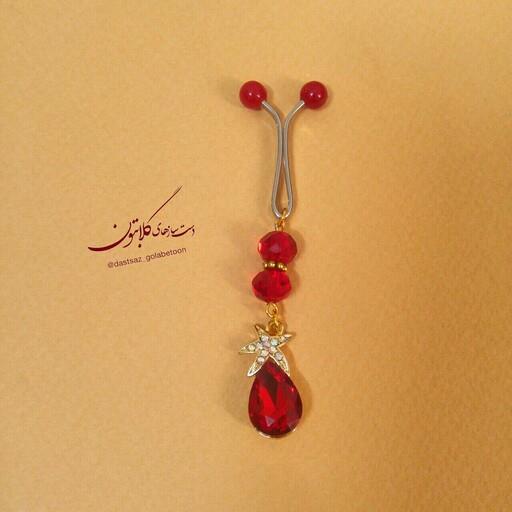 گیره روسری مجلسی اشک ستاره نگین دار قرمز گلابتون